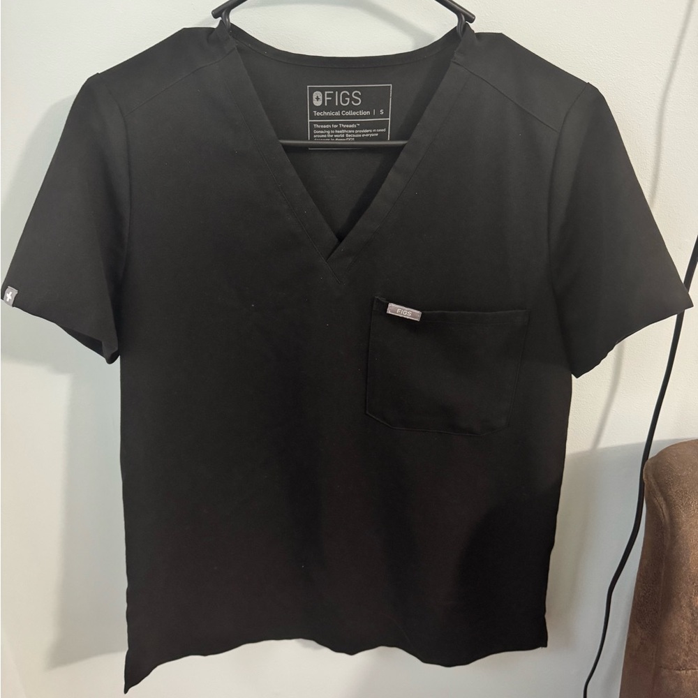 Figs Classic Black V-Neck Scrub Top